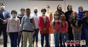 ۲۵ هنرآموز تئاتر فرهنگسرای شهروند شاهین شهر با اجرای نمایش های صحنه ای در حضور خانواده ها پایان دوره خود را جشن گرفتند.