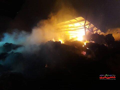 آتش سوزی کارخانه منتهی به مصدومیت ده نفر در شاهین شهر شد