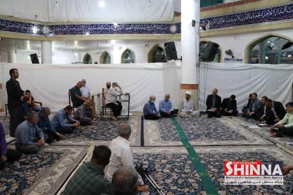 نشست صمیمانه مسئولان و مردم در مسجدالکریم شاهین شهر برگزار شد