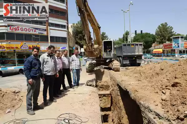 ریزش کلکتور فاضلاب خیابان عطار شاهین شهر و تعمیر آن در کمتر از 48 ساعت