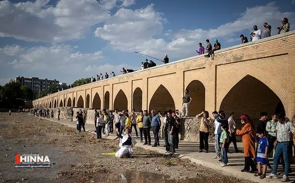 تر شدن پیکر خشک اصفهان بعد از تحمل جنگی سخت | خوشحالی اصفهانیها از بازگشایی زایندهرود