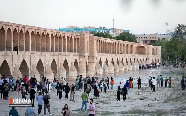 پیکر خشک اصفهان بعد از جنگی سخت تر شد | خوشحالی اصفهانیها از بازگشایی زایندهرود