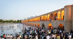 تر شدن پیکر خشک اصفهان بعد از تحمل جنگی سخت | خوشحالی اصفهانی‌ها از بازگشایی زاینده‌رود